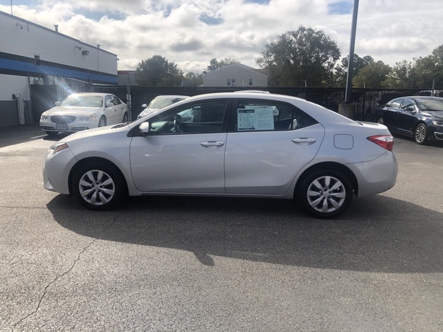 Pre-Owned 2015 Toyota Corolla LE 4D Sedan in #HWH31627A ...