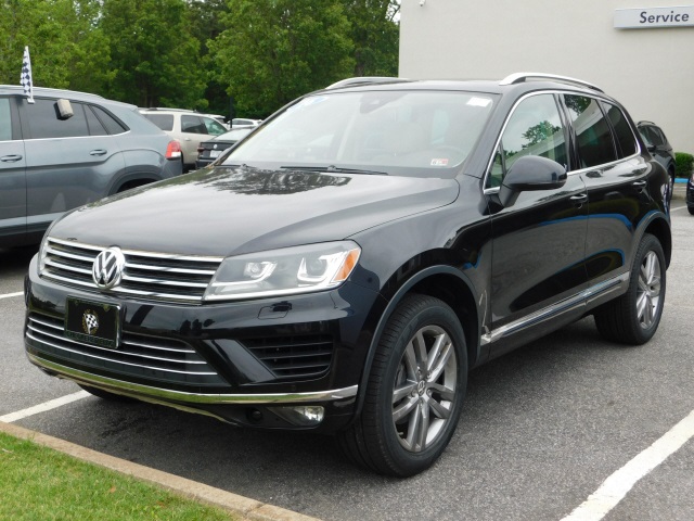 Pre-Owned 2016 Volkswagen Touareg VR6 FSI AWD